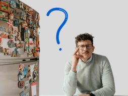 Uno de los recuerdos más habituales que los turistas compran al visitar un lugar son los imanes para refrigerador. Pexels y CANVA