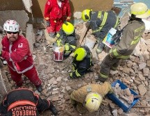 En el sitio trabajan ingenieros estructurales para hacer la valoración de los daños en la finca y descartar posibles riesgos. ESPECIAL/ Protección Civil