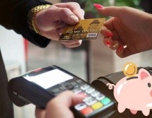 Se recomienda estar al corriente con los pagos de los préstamos del banco. Pexels y CANVA