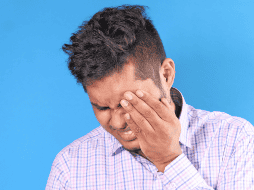 Actualmente, las principales recomendaciones para proteger nuestros ojos incluyen limitar el tiempo frente a la computadora. CANVA