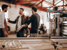 La jornada laboral de cuatro días ofrece una propuesta prometedora para mejorar la productividad y el equilibrio entre la vida laboral y personal, aunque su implementación exitosa requiere una planificación cuidadosa y ajustes en las prácticas laborales y organizativas. CANVA