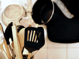 Mantener tus utensilios funcionales te pueden ayudar a prevenir problemas de salud. Pixabay / congerdesign