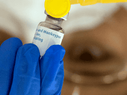 La vacuna Jynneos, que puede emplearse tanto para la vacunación primaria como para revacunación, está indicada exclusivamente para adultos mayores de 18 años que se encuentren en situaciones de alto riesgo. EFE / ARCHIVO