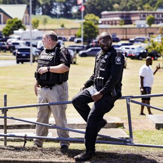 Arrestan a menor por falsa amenaza de bomba en escuela de Florida