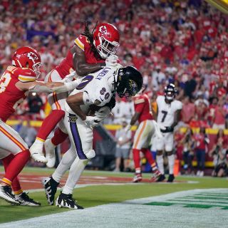 Chiefs triunfa ante Ravens en un dramático arranque de temporada