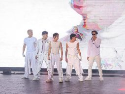 La boyband desató la euforia y nostalgia en su presentación en suelo tapatío, ante un Auditorio Telmex entregado a su música. EL INFORMADOR/ H. Figueroa