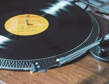 Un usuario ansioso por un debate, deseaba saber opiniones de varias IA. UNSPLASH / L. DE MARCO