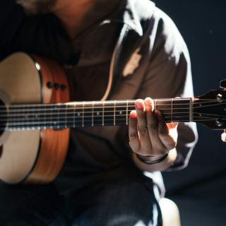 Estas son las 3 canciones más tristes del mundo, según la Inteligencia Artificial