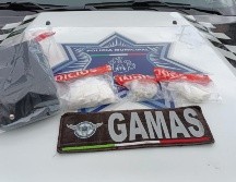 Los uniformados aseguraron una mochila que contenía cerca de 11 envoltorios y cuatro bolsas con presuntas metanfetaminas conocidas como crystal. CORTESÍA/ Policía de Guadalajara.