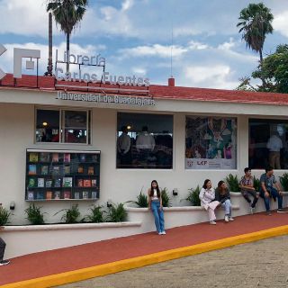 Inauguran librería Carlos Fuentes en Chapala