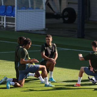 Futbolistas analizan ir a huelga