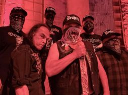 Juan Brujo, al centro, acompañado de la banda. A su derecha, Pinche Peach, quien también falleció este año por problemas cardiacos. FACEBOOK/Brujeria