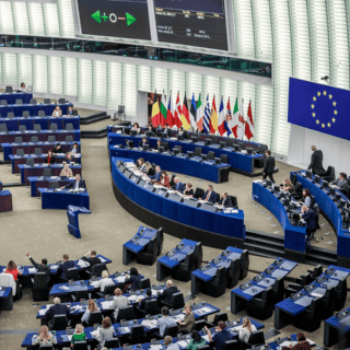 Rusia acusa a Parlamento Europeo de fomentar una guerra nuclear