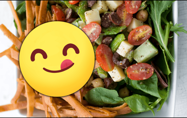 En el caso de ensaladas, opta por las que se basan en verduras y descarta las que llevan muchas frutas o semillas caramelizadas. AP / ARCHIVO