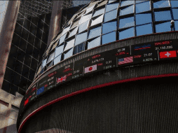 En la jornada, el peso se depreció un 1.54 % frente al dólar, al cotizar en 19.69 unidades por billete verde, tras los 19.39 al cierre previo, según datos del Banco de México. NTX / ARCHIVO