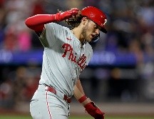 Alec Bohm, de los Filis de Filadelfia, festeja luego de conectar un jonrón de tres carreras en el encuentro ante los Mets de Nueva York. AP/A. Hunger