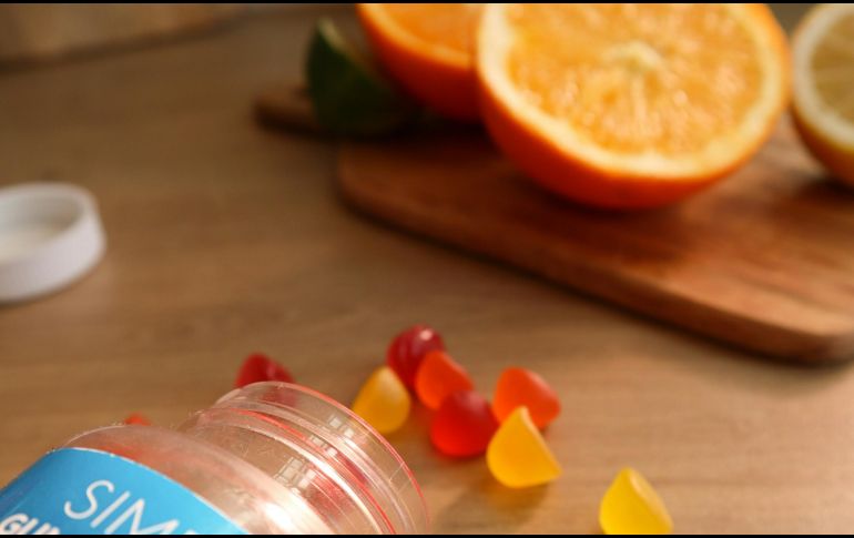 Más allá de que existen suplementos vitamínicos que, bajo supervisión de un profesional, permiten incluir esta vitamina en el organismo, hay muchos alimentos con los que se la puede obtener. ESPECIAL / Foto de Maria Kozyr en Unsplash