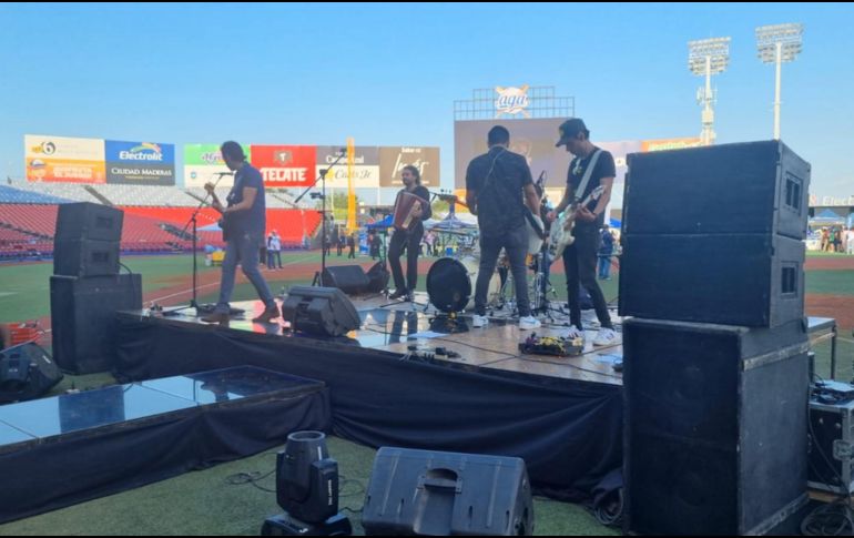 Decenas de aficionados de los Charros de Jalisco se dieron cita en el Estadio Panamericano de Béisbol para participar en una activación. EL INFORMADOR/ J. ROBLES.
