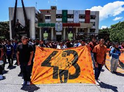 En la manifestación dijeron que “apagar el movimiento” sería apagar la justicia para miles de desaparecidos. EFE/D. Guzmán