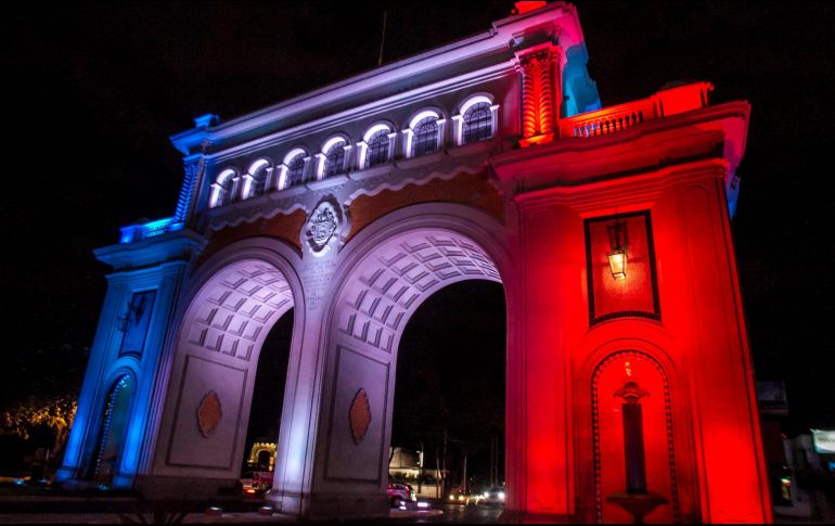 Iluminación nocturna. Los Arcos se engalanan en eventos especiales y por las noches. EL INFORMADOR/Archivo