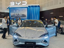 México recibe cada vez más atención de China para aprovechar el nearshoring. En imagen, la empresa de autos eléctricos BYD, de ese país. AFP
