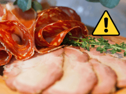 En algunos países, como en la Unión Europea, se ha puesto especial atención en reducir el uso de ciertos aditivos en productos ahumados debido a sus efectos nocivos para la salud. Unsplash / Canva