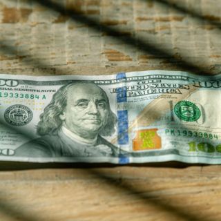 Peso mexicano se mantiene estable en el cierre