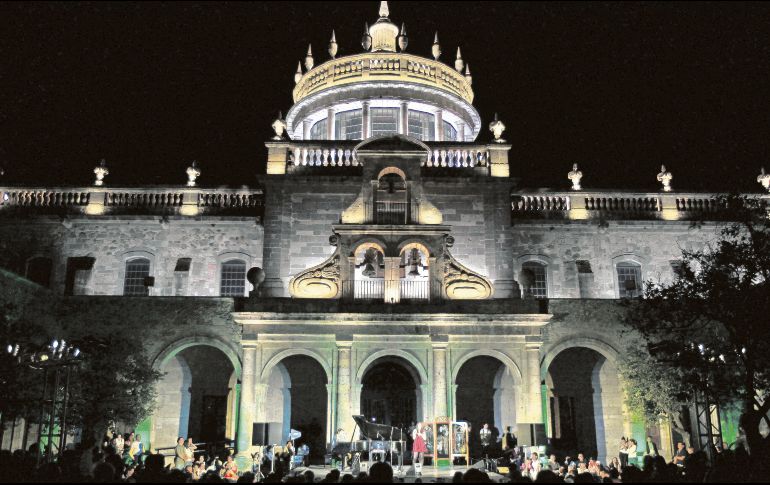 El recinto abre sus puertas para un intenso programa de actividades nocturnas. EL INFORMADOR/ Archivo