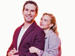 Alan Estrada y Paulette Hernández, ambos actores protagonizan “Siete Veces Adiós”, una obra que ha evolucionado con el tiempo, aunque mantiene su mensaje de saber hacer crecer nuestro corazón. CORTESÍA