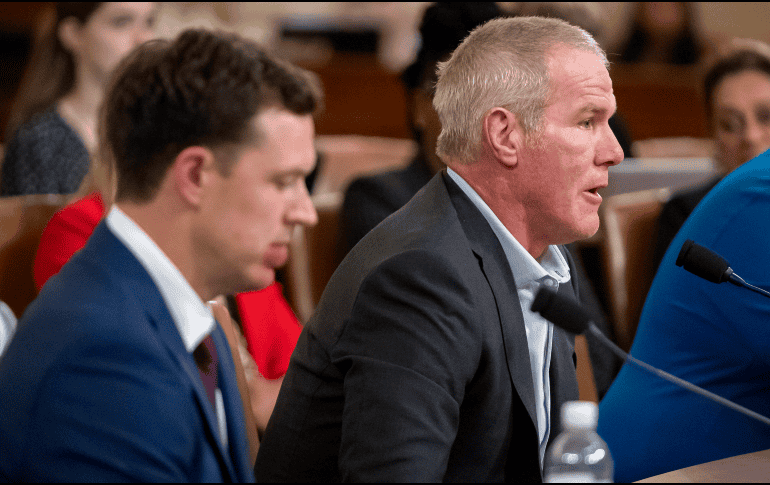 Brett Favre dijo a la comisión que perdió su inversión en una compañía que 