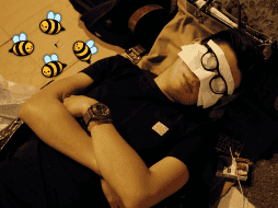 Para quienes buscan una alternativa saludable y efectiva para mejorar su calidad de sueño, la respiración de abeja es una opción simple y accesible. AP / ARCHIVO