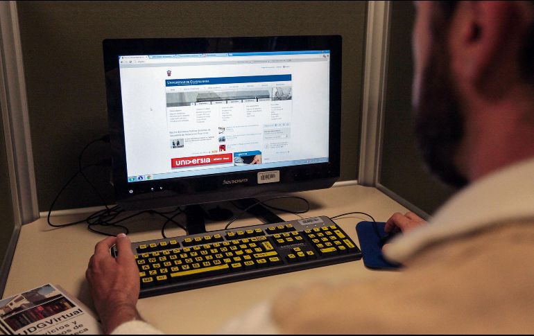 En rueda de prensa, el Director General de Universidad Virtual y Aprendizaje Digital para Toda la Vida (UDGPlus), doctor Carlos Iván Moreno Arellano, destacó la oferta que tiene la universidad, como red, de programas educativos virtuales, de educación continua y aprendizaje digital. CORTESÍA