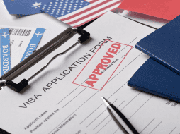 El pago de la visa cubre el derecho a la solicitud y la entrevista en el consulado, pero no garantiza su aprobación. FREEPIK