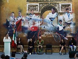 En su último acto público como dirigente de Conade, Guevara entregó premios a medallistas olímpicos. EFE/S. Gutiérrez