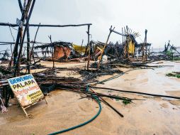 Centenares de negocios con los que subsistían miles de familias en Guerrero fueron devastados por el paso del Huracán John. EFE