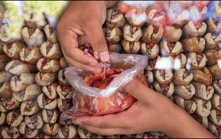 La receta original de estas tortas ahogadas incluye una salsa particular que las hace diferentes a todas las demás. EL INFORMADOR / ARCHIVO