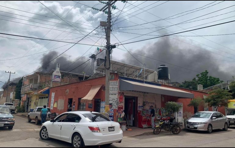 Todos los trabajadores de la forrajera alcanzaron a salir ilesos del inmueble. ESPECIAL