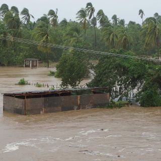Suman siete personas muertas por el huracán 'John' en México