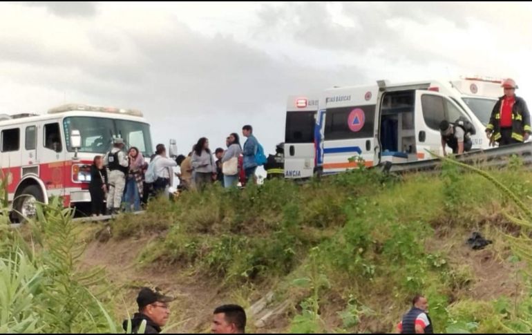 Los estudiantes se dirigían a Querétaro para participar en una actividad académica. FACEBOOK / Protección Civil Apaseo el Grande
