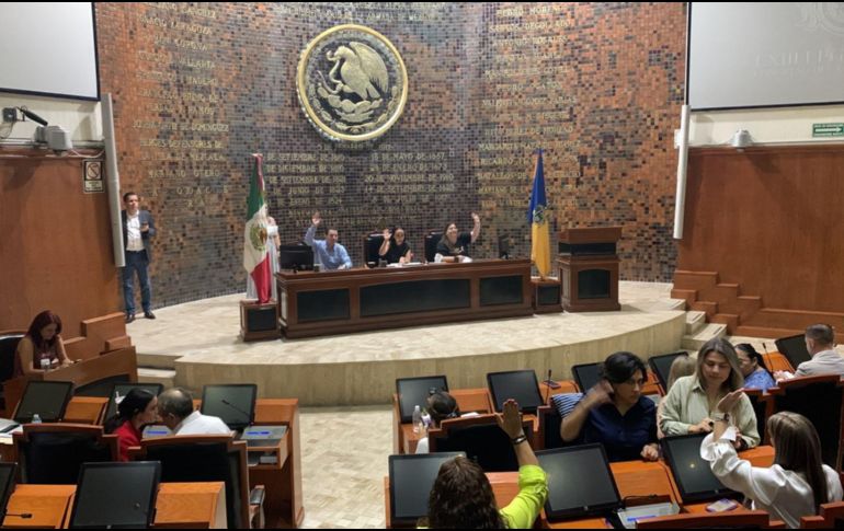 En total, fueron 28 votos a favor y solo dos en contra de las morenistas Yussara Canales y Leticia Pérez. CORTESÍA.