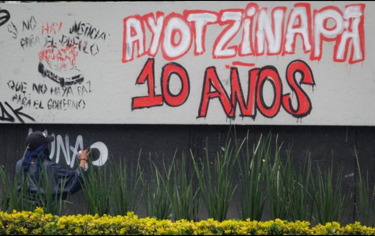 La marcha comenzó a las 16:24 horas en Paseo de la Reforma, con la participación de varios colectivos que portaban pancartas, fotografías y simulaciones de ataúdes. SUN