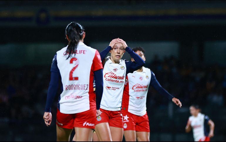 Cuando parecía que las Chivas Femenil estaban encontrando la luz al final del camino, un nuevo revés las trajo de vuelta a la realidad, luego de sumar otra derrota al caer ante Pumas por un marcador de 3-1. IMAGO7