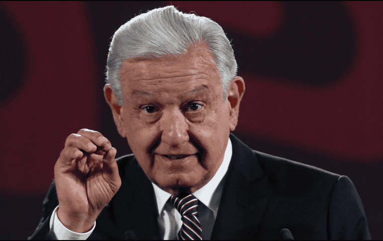 López Obrador comentó que sigue durmiendo en Palacio Nacional, ante la próxima entrega de la banda presidencial a Claudia Sheinbaum, el próximo 1 de octubre. EFE / M. Guzmán