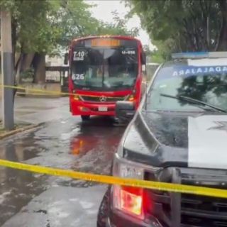 Matan a hombre dentro de camión del transporte público en Guadalajara