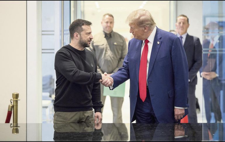 Volodímir Zelenski y Donald Trump, tras su reunión ayer. EFE