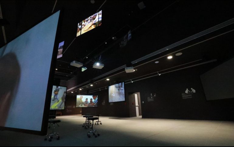 La exposición cuenta con alrededor de 30 pantallas y proyecciones de video en alta resolución que documentan los juegos que niños y niñas realizan en las calles y patios de diferentes partes del mundo. CORTESÍA/ Gobierno de Zapopan.