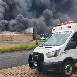 Se registra fuerte incendio en tienda de autoservicio en Zapopan