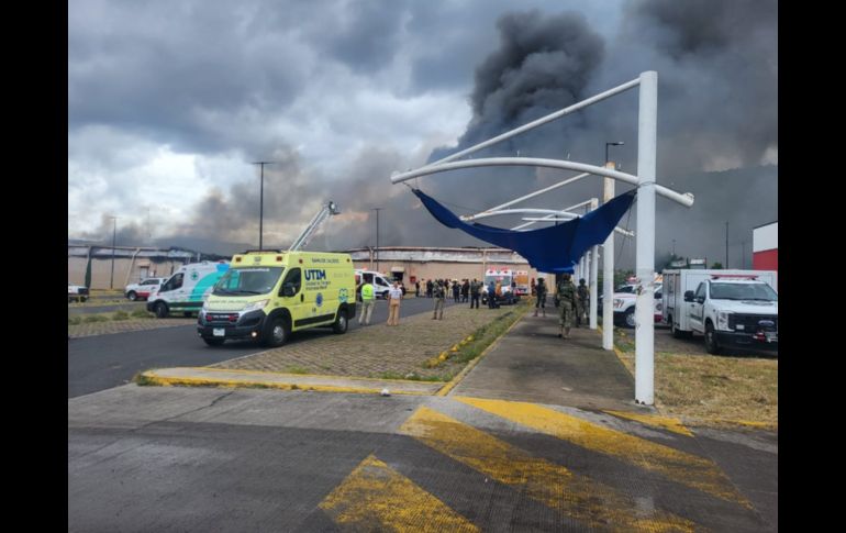 En cuestión de minutos, el fuego se ha propagado rápidamente por el lugar, causando preocupación e incertidumbre entre los vecinos. EL INFORMADOR / O. González