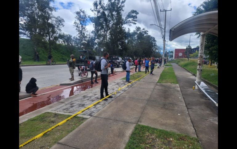 En cuestión de minutos, el fuego se ha propagado rápidamente por el lugar, causando preocupación e incertidumbre entre los vecinos. EL INFORMADOR / O. González