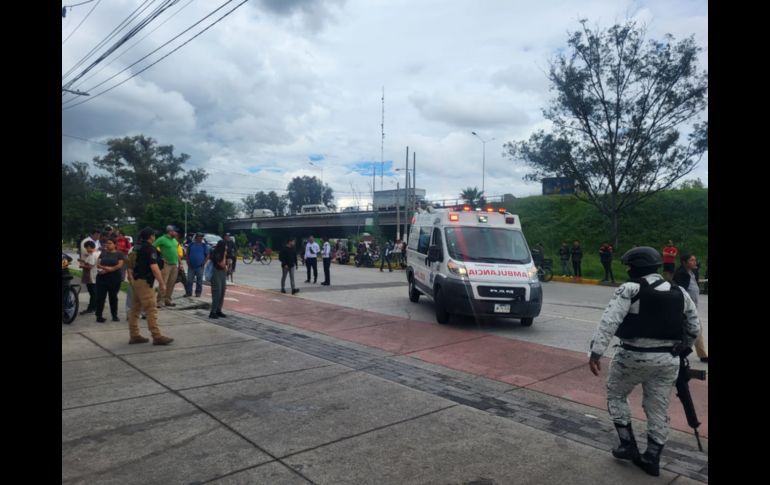 En cuestión de minutos, el fuego se ha propagado rápidamente por el lugar, causando preocupación e incertidumbre entre los vecinos. EL INFORMADOR / O. González